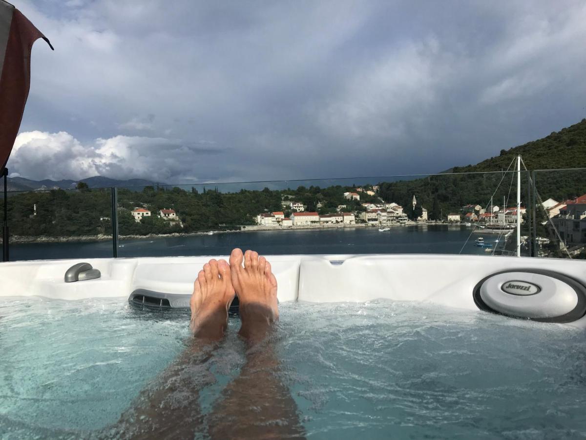 High View-A Seaside Villa With Huge Jacuzzi Račišće エクステリア 写真