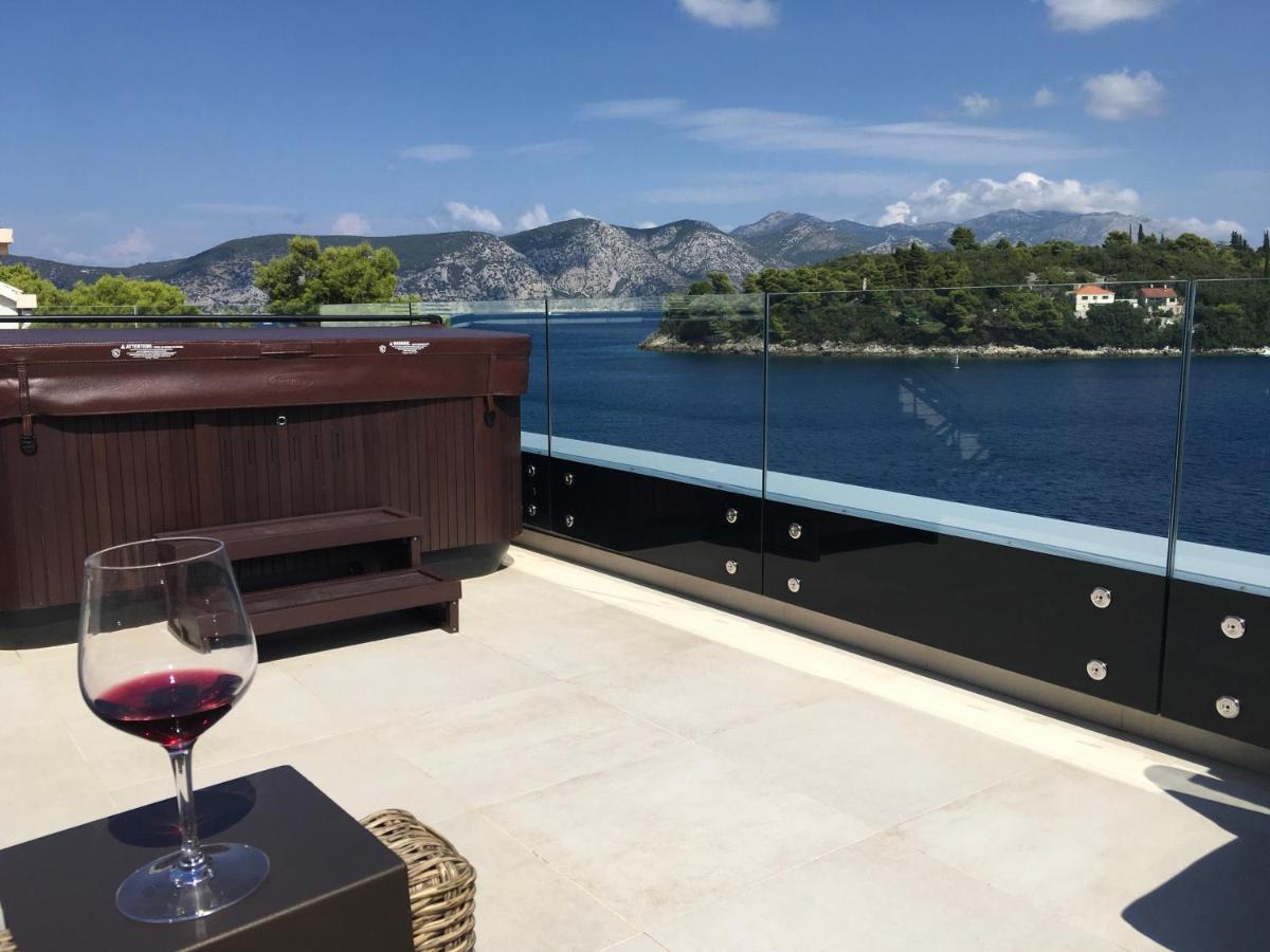 High View-A Seaside Villa With Huge Jacuzzi Račišće エクステリア 写真